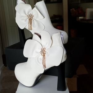 Unique chunky heels 8.5
